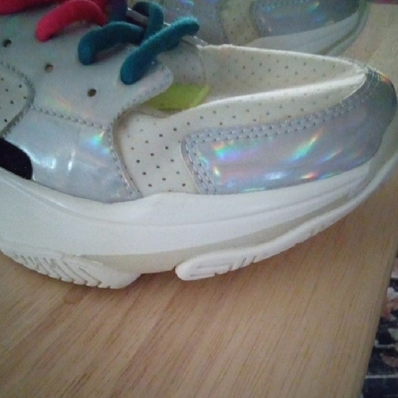 Steve Madden Kids Sneakers with Neon Accents - Picture 6 of 10